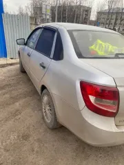 Lada Granta 2013 года, 87 л.с., пробег 300000 км. Цвет серебристый. VIN: XTA219010D0124185, госномер Р191ОМ43. Тип двигателя: бензиновый, мощность 87 л.с., экологический класс 4. Разрешенная максимальная масса 1560 кг, масса без нагрузки 1160 кг.