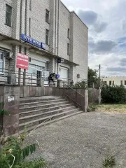 Объект аренды, площадь 506,80 кв. м., номер на поэтажном плане 1 этажа: 13-42,   адрес (местонахождение) объекта: Ставропольский край, муниципальный округ Нефтекумский, город Нефтекумск, микрорайон 5-й, здание 1, помещение 13/42 Требуется текущий ремонт 
Общая площадь: 506.8 
Кадастровый номер…