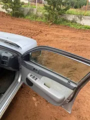 Toyota Starlet 1997 года, 88 л.с., пробег 385 655 км. Госномер P230ЕХ159, VIN: ЕР910233353, двигатель: 4Е 2152105, объем 1.3 л (1331 см³), цвет серебристый, МКПП. Состояние: требуется ремонт кузова (коррозия, лопнувшие передние стаканы, гнилые лонжероны крепления балки). Мотор и подвеска требуют…