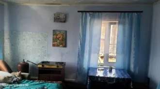 Дома 60,5 кв.м и участки 1026 кв.м, Новосибирская область, Колыванский р-н, р.п. Колывань, ул. Кирова, д. 83. Земельный участок площадью 1 026 м2, с кадастровым номером 54:10:010109:141, с двухэтажным жилым домом площадью 60,5 м2, с кадастровым номером 54:10:010109:737. Залог в пользу ПАО…