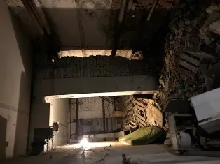Недвижимое и движимое имущество - здание, назначение: нежилое (гостиница), кад номер: 50:60:0020103:58; здание, назначение: нежилое (проходная), кад номер: 50:60:0020103:55; помещение, назначение: нежилое (теплица), кад номер: 50:60:0020103:92; сооружение, назначение: нежилое (благоустройство с…
