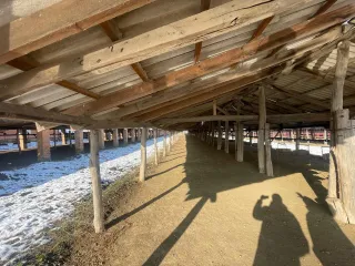 Производственный комплекс общей площадью 1390 кв.м на земельном участке 27 143 кв.м в Адыгее, село Красногвардейское. В состав входят: нежилое здание-гараж 76.2 кв.м; нежилое здание (формовочный цех) 517.4 кв.м; нежилое здание (кольцевая печь, литер Ж) 795.8 кв.м; земельный участок 27 143 кв.м…