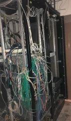 Сервер (3 поз.), 
Сервер DL180G6 (2 поз.), 
Сервер HP ProLiant ML350, 
Пплатежный терминал «Стандарт» АПП-1, 
Коммутатор J8151A, 
Маршрутизатор, 
Жесткие диски очищены от информации, 
г. Пермь
