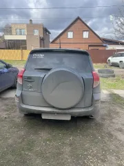 Toyota RAV4 2008, VIN JTMBH31V106078300. Автомобиль является предметом залога КБ «LOKO-Bank» (АО).