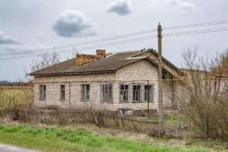 Земельный участок площадь 654,99 кв.м., с расположенным на нем зданием 85,4 кв.м. по адресу: Российская Федерация, Орловская область, м.р-н Болховский, с.п. Злынское, д. Татинки, ул. Каштановая, д.1 Лот №1: Объект 1. Земельный участок, категория земель: земли населенных пунктов, вид разрешенного…