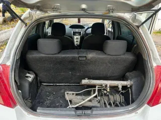 Toyota Vitz 2005 года, 71 л.с., пробег 316193 км, АКПП. Кузов KSP905014367, госномер Н402КТ75.