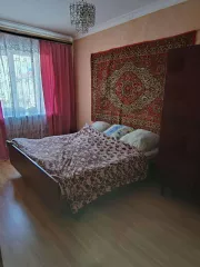 1/4 доля в праве на жилое помещение, площадь: 68,9 кв.м, кадастровый номер: 48:19:6130107:115, адрес  местонахождение : 399770, Липецкая обл, Елец г, Октябрьская ул, дом № 84, квартира 18