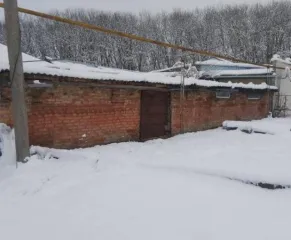 Дом 37,8 кв.м и земельный участок 1630 кв.м, Ставропольский край, Георгиевский р-н, с. Обильное, ул. Ленина, д. 12. Земельный участок (1630 кв.м.) + жилой дом (37,8 кв.м.). Кадастровый номер земельного участка: 26:25:041214:18; Кадастровый номер жилого дома: 26:25:041214:77.