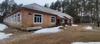 Комплекс нежилых зданий 909,8 кв.м с участком 22937 кв.м, Тверская область. Нежилое здание площадью 700 кв.м по адресу: Тверская область, городской округ Вышневолоцкий, поселок Овсище, улица Больничный Городок, дом 10, с кадастровым номером 69:06:0131401:193; кухня площадью 73,7 кв.м по адресу…