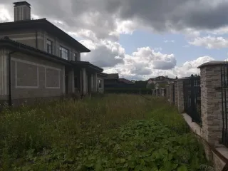 Имущественный комплекс: Московская область, город Клин, деревня Тиликтино, СНТ "Альпийские луга", дом 34, строение 1, площадью 24,9 кв. м, кадастровый номер 50:03:0050380:5803; земельный участок площадью 1000 кв. м, кадастровый номер 50:03:0050380:2130.