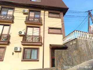 Дом 142,3 кв.м. и земельный участок 498 кв.м. в Сочи. Жилой дом площадью 142,3 кв. м с кадастровым номером 23:49:0205006:1532, находящийся по адресу: Краснодарский край, г. Сочи, Центральный район, ул. Пластунская, д. 154/2 с земельным участком, категория земель: земли населенных пунктов для ИЖС…