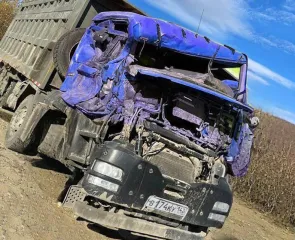 Грузовой самосвал Hovo ZZ3407S3567D 2014 года выпуска, в нерабочем состоянии. Идентификационный номер (VIN) LZZ5DYSCXEA786410, модель, № двигателя D103840 140207038127, шасси (рама) № ZZ5DYSCXEA786410, цвет кузова синий, рабочий объём 9726 куб. см., мощность двигателя 373 л. с. 274,3 кВт, тип…