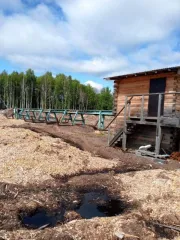 Производственный комплекс, включая недвижимое и движимое имущество: линия сортировки бревен на 7 карманов 2000 года выпуска; окорочный станок с подающим транспортером Cambio 66 1994 года выпуска. Рельсы одиночного пути протяженностью 335 м, кадастровый номер 11:09:0401001:258. Заточный станок для…