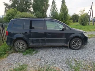 Volkswagen Touran 2010 года, VIN WVGZZZ1TZBW021370. Осмотр по предварительной договоренности в рабочие дни с 10:00 до 11:00, телефон +79220700233, email pavlov.okb72@yandex.ru.
