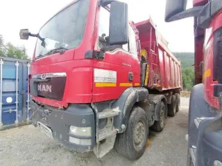Автосамосвал БЦМ-59 на шасси MAN TGS 41.400 8х4 BB-WW, VIN X3W65392АН0001797, 2017 год выпуска, номер двигателя D2066LF6350547991324798, цвет красный, государственный регистрационный знак Н595НС27, разукомплектован.