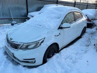 Kia Rio 2015 года выпуска, белого цвета. Государственный номер C671HT 152, VIN Z94CB41BAGR310621. Зарегистрировано ограничение.