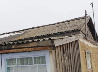 Жилой дом Тип имущества: Жилой дом (в аварийном состоянии) Площадь дома: 51,7 кв.м Этажность: 1 этаж Год ввода в эксплуатацию: 1950 Материал наружных стен: Лёгкие из местных материалов  Кадастровый номер: 22:40:060356:16 Адрес: 658846, Россия, Алтайский край, г. Славгород, с. Знаменка, ул…