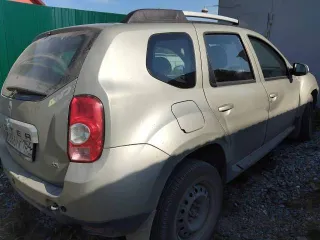 Renault Duster, 2013 года, 90 лс, 259000 км, полный привод, VIN X7LHSRDVN48895076. Автомобиль на ходу, коробка механика. Расход масла и соляры большой. Необходимо выполнить ремонтные работы ходовой передней части. Салон грязный, под накидками все в пятнах. Горит лампочка свечей накаливания. Бампер…