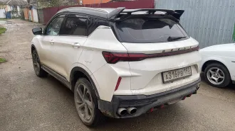 Geely Coolray 2023 года выпуска, белого цвета. VIN и номер кузова: LB37622Z2PX639881.