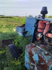 Экскаватор ЭО-2621В на базе трактора ЮМЗ-6, 1985 года выпуска, государственный номер 54 НВ 4949, цвет комбинированный, номер двигателя 561946. Конкретное описание указано в отчете. VIN отсутствует.