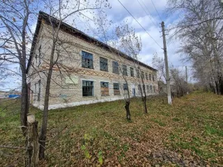 Нежилое здание 864,2 кв.м с земельным участком, п. Архара, Амурская область. Нежилое здание (корпус №2) с земельным участком, по адресу: п. Архара ул. Восточная, 159, кадастровый номер 28:08:011143:72, площадь 864,2 кв.м, кадастровый номер з.у. 28:08:000000:1409, площадь з.у. 3797 кв.м. Год ввода в…