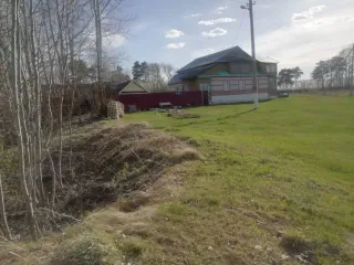 Доля дома 120,2 м² и участка 3872 м² в Ульяновской области. 1/3 доля в праве на жилое здание, площадь 120,2 кв.м., кадастровый номер: 73:20:020503:127 и 1/3 доля в праве на земельный участок, площадь 3872 кв.м., категория земель: земли населенных пунктов, разрешенное использование: для ведения…