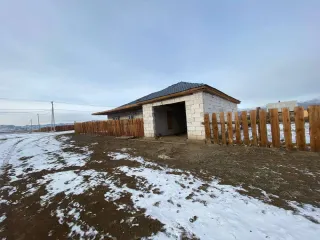 Земельный участок 1000 кв.м и жилой дом 163,1 кв.м, Республика Тыва, Чаа-Хольский р-н. Земельный участок, площадью 1 000 кв. м, с кадастровым номером: 17:14:0102001:266, жилой дом, площадью 163,1 кв. м, с кадастровым номером: 17:14:0102001:481, расположенные по адресу: Республика Тыва…