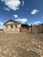 Доля дома 81,2 кв.м и участка 1515 кв.м в Саратовской области. 1/5 доля в праве общей долевой собственности на жилой дом и 1/5 доля в праве на земельный участок. Категория земель: земли населенных пунктов, разрешенное использование: для ведения личного подсобного хозяйства. Кадастровый номер…