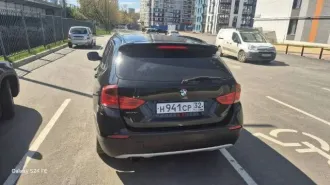 BMW X1 2011 года, 150 л.с., модель: BMW X1 SDRIVE 18I, VIN: WBAVL31090VN97615, шасси: отсутствует, год выпуска: 2011, кузов: WBAVL31090VN97615, цвет: черный, двигатель: N46B20BD B789I973, госномер: Н941СР32, ПТС: 77 УН 979301 от 25.07.2011. Авто находится в залоге у АО «ТБанк».