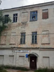 Нежилое здание (учебный корпус) площадью 3225,5 кв.м с кадастровым номером 60:12:0010213:22 – объект культурного наследия регионального значения «Здание бывших присутственных мест», 1776 г., зарегистрированный в едином государственном реестре объектов культурного наследия приказом Министерства…