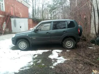 Chevrolet Niva 2013 года выпуска. VIN: X9L212300Е0493499. Цвет кузова: тёмный серо-зеленый металлик. Категория B. Год изготовления: 2013. Модель двигателя: 2123, номер: 0520730. Мощность двигателя: 79.6 л.с. (58.5 кВт). Рабочий объем: 1690 куб. см. Тип двигателя: бензиновый. Экологический класс…