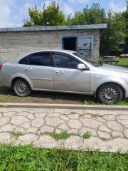 Chevrolet Lacetti, 2007, VIN XUUNFJ70001542. Транспортное средство не на ходу. Оборван ремень ГРМ, имеются повреждения кузова: сгнили пороги; есть коррозия на крыше, на 2х передних стойках лобового стекла и на капоте; задний и передний бампер разбит; правая передняя дверь замята; заднее правое…