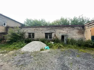 Нежилое здание, назначение: нежилое, площадь: 169,7 кв. метра, количество этажей: 1, в том числе подземных 0, кадастровый номер: 74:25:0303106:44, расположенное по адресу: Челябинская область, г. Златоуст, ул. Нижне-Заводская 1-я, д. 81 Сведения о муниципальном имуществе, выставленном на продажу, о…