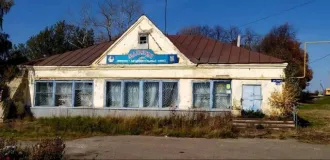Здание магазина, лит. АА1, назначение: нежилое, кадастровый №13:03:0104009:1638, общей площадью 400,1 кв.м., расположенное по адресу: Республика Мордовия, Атяшевский район, село Атяшево, переулок Советский, дом 6. Земельный участок для общественно-деловых целей, категория земель: земли населенных…
