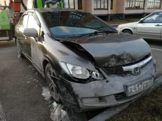 Honda Civic 2008 года выпуска. Государственный регистрационный знак Х417СВ72. Идентификационный номер NLAFD76408W000178. Тип ТС: легковой-прочее. Шасси (рама) № отсутствует. Кузов NLAFD76408W000178. Цвет кузова серый. Разрешенная максимальная масса 1299 кг.