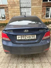 Hyundai Solaris 2015 года, 123 лс, 127957 км, АКПП. Транспортное средство HYUNDAI SOLARIS; 2015 года выпуска, VIN: Z94CT41DBFR481518. На кузове присутствуют потертости на передних и задних бамперах, а также на боковых дверях и крыльях. На заднем бампере есть трещины и глубокие царапины, на дверях —…