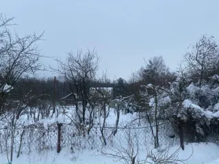 Земельный участок 600 +/- 17 кв.м с кадастровым номером 50:04:0130512:207 и нежилое здание 29 кв.м с кадастровым номером 50:04:0130512:578. Вид объекта: земельный участок, площадь 600+/-17 кв.м, местоположение установлено относительно ориентира, расположенного в границах участка, почтовый адрес…