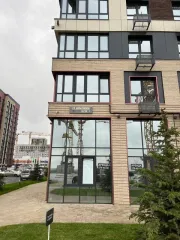 Трёхкомнатная квартира, назначение – жилое, общей площадью 79 кв.м, расположенная по адресу: Российская Федерация, Ростовская область, городской округ город Ростов-на-Дону, г. Ростов-на-Дону, ул. Берберовская, д. 9 строение 1, кв. 5, кадастровый номер: 61:44:0020202:1676, залог Сбербанк.