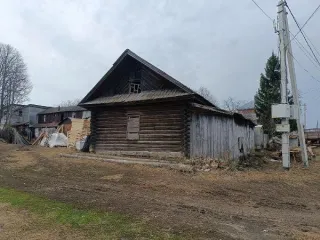 Нежилое здание 77.2 кв.м и участок 939 кв.м, Чувашская Республика. Общая площадь здания 77,2 кв.м, кадастровый номер 21:21:241401:309. Земельный участок площадью 939 кв.м, кадастровый номер 21:21:241401:500, категория земель: земли населенных пунктов, разрешенное использование: бытовое…