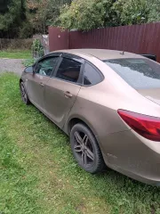 Opel Astra 2012 года, идентификационный номер W0LPD5DDXDG020670, тип ТС - легковой, год изготовления 2012, номер кузова W0LPD5DDXDG020670, цвет кузова бежевый, мощность двигателя 116 л.с. (85 кВт).