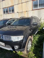 Mitsubishi Pajero Sport 2013 года, 178 лс, 213275 км, полный привод, цвет: черный, идентификационный номер (VIN): MMCGNKH40DFZ00553, модель двигателя 4D56, рабочий объем ДВС 2477, мощность ДВС л.с. 178