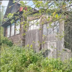 Земельный участок 3800 кв.м и дом 40.3 кв.м, Удмуртская Республика. 1/3 доля земельного участка, площадь 3800 кв.м., назначение: Земли населенных пунктов, адрес: Россия, Удмуртская Республика, Игринский район, д. Ключевка, ул. Горная, д. 12, кадастровый номер: 18:09:044001:111. 1/3 доля жилого…