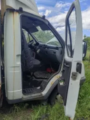 Автомобиль грузовой 3009А9, 2017 года выпуска, VIN: Z783009A9J0041929, цвет кузова — белый. Автомобиль на ходу. Длительное время не эксплуатировался. По кузову имеются следы коррозии по нижним кромкам кабины, дверей, раме фургона, задним воротам и в подкапотном пространстве. Салон имеет следы…