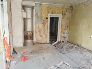 Нежилое здание 53.7 кв.м с участком 1010 кв.м, Ленинградская область. Кадастровый номер 47:23:0220001:247, расположено по адресу: Российская Федерация, Ленинградская область, Гатчинский муниципальный район, Пудостьское сельское поселение, д. Скворицы, д. 38б. Земельный участок кадастровый номер…