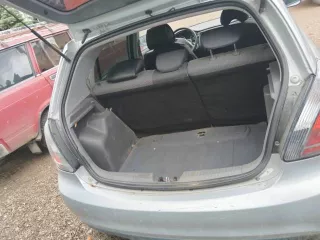 Автомобиль Kia Rio, 2009 г.в., VIN: KNADH511AA6653433. Автомобиль не на ходу, в двигателе отсутствует масло, неисправна электропроводка, требуются кузовные и малярные работы, вероятно требуется капитальный ремонт двигателя, аккумулятор нерабочий.