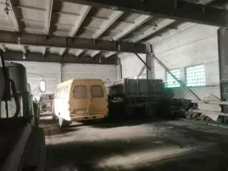 Гараж для легковых автомобилей 46,1 кв. м., кадастровый номер: 45:11:020601:255; ангар 577,2 кв.м., кадастровый номер: 45:11:020601:248; гараж 218,6 кв.м., кадастровый номер: 45:11:020601:246; административное здание (контора) 200,1 кв.м., кадастровый номер: 45:11:020601:251; тракторный гараж…