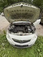 Opel Astra 2012 года, 115 л.с., пробег 300000 км, АКПП. VIN: XUFPD6DD6C3072737. Автомобиль находится в Тюмени по адресу: ул. 30 лет Победы, 96 (во дворе). ТС не на ходу. Вин-номер на кузове не читается. Имеются запреты регистрационных действий.