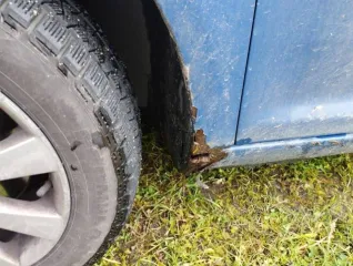 Volkswagen Touran 2006, универсал. VIN: WVGZZZ1TZ6W126067, 2006 г.в., госномер О617ХО39. Дизельный двигатель, мощность 77 кВт (105 л.с.). Цвет кузова синий.