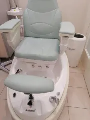 Кресло косметологическое педикюрное LEMI PEDI SPA 2014, 1 шт, бывшее в употреблении. Модель – LEMI PEDI SPA. Дата выпуска 01.01.2014. Страна изготовитель Италия. Габариты ДхШхВ - 185х96х137 см. Материал - искусственная кожа. Вес - 129 кг. Напряжение - 230В/50Гц. Комплектация основная: педаль…