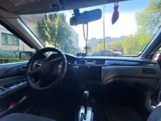 Mitsubishi Lancer 2004 года, 98 л.с., пробег 250000 км, АКПП. Транспортное средство Mitsubishi Lancer 1.6, 2004 года выпуска, регистрационный номер М110НТ21, VIN JMBSRCS3A5U006276.